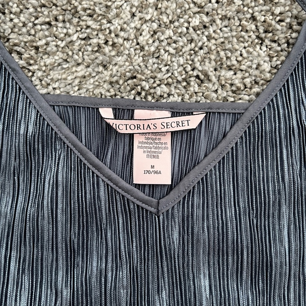 Victoria’s Secret Metallic Gray Pleated Cropped Tank Top - Picture 3 of 4